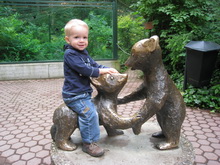 Nik mit zwei Jahren und sechs Wochen im Augsburger Zoo (15.06.2009)